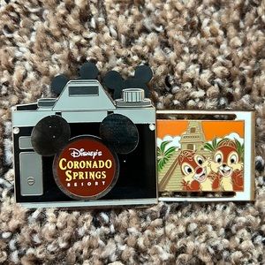 Disney official trading pin: Coronado Springs with Chip and Dale